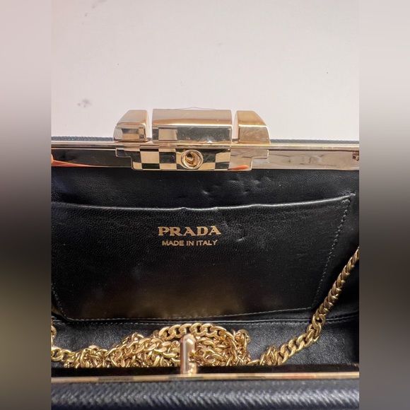 Gorgeous Prada Sidonie clutch with chain handle height 5” wide 9.5” - Picture 6 of 10